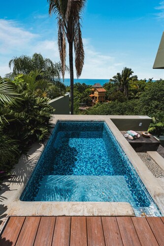 Great ocean views with private dipping pool!