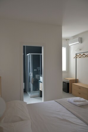 Desk, laptop workspace, free WiFi, bed sheets - Mimi Leuca B&b (Castrignano del Capo)