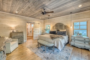 3 bedrooms, iron/ironing board, travel cot, free WiFi