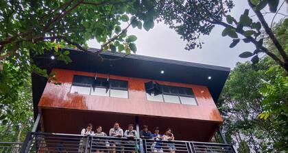 Cozy Lake house for family getaway near Cavinti Falls good for 12 to 15 pax