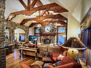 Living area - Tahoe Donner Get Away with hot tub (Truckee)