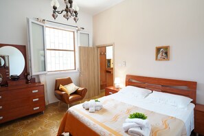 4 bedrooms, WiFi, bed sheets