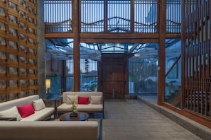 Lobby lounge - Huayu Donglin Boutique Holiday Hotel (Lijiang)