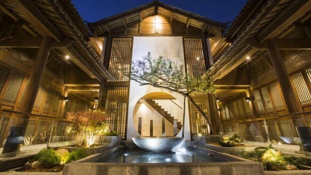 A traditional Japanese building with a central staircase, wooden architecture, and a small water feature in the courtyard. - Huayu Donglin Boutique Holiday Hotel (Lijiang)