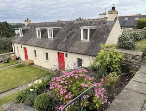 Lovely historic cottage overlooking Kinsale Harbour