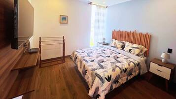 3 slaapkamers, een strijkplank/strijkijzer, wifi, beddengoed