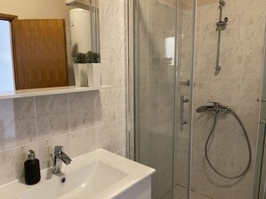 Shower, hair dryer, towels, soap - Apartment Cesare 1 Cavtat (Cavtat)
