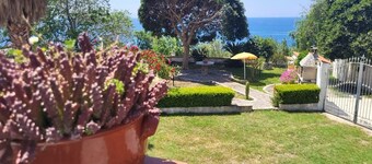 Villa Selenia, completamente autonoma a pochi metri dal mare!