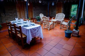Desayuno de cocina local incluido todos los días