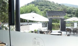 屋外ダイニングエリア