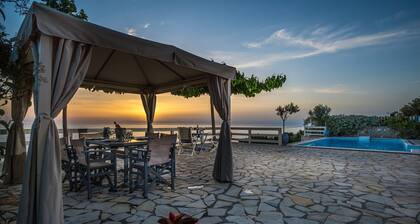Private villa w/pool, seaviews, magical sunsets-Eleni