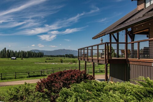 Exclusive Mountain Grandeur!
Back door to the Seven Devils Mountain range
