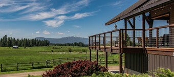 Exclusive Mountain Grandeur!
Back door to the Seven Devils Mountain range