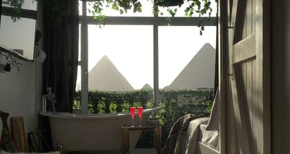 Pyramids view apartment with hot tub jacuzzi