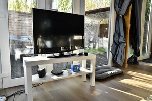Interior - Chalet with private spa, garden, all within walking distance. (Saint-Rémy-de-Provence)