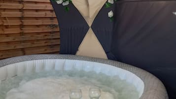 Bañera de hidromasaje exterior