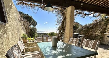 Pretty Provencal mas with sea view.
