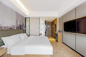 A modern hotel room with a large bed, a flat-screen TV, and a cityscape mural on the wall. - Homeinn Ripple Yun Hotel (Hefei Xueji Road) (Hefei)