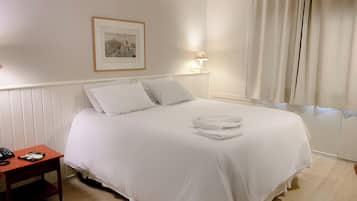 Quarto casal standard | Frigobar, cofres nos quartos, escrivaninha