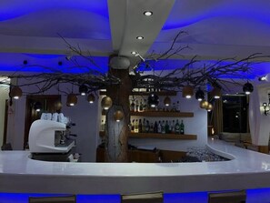 Bar (on property) - Villa Manos (Santorini)