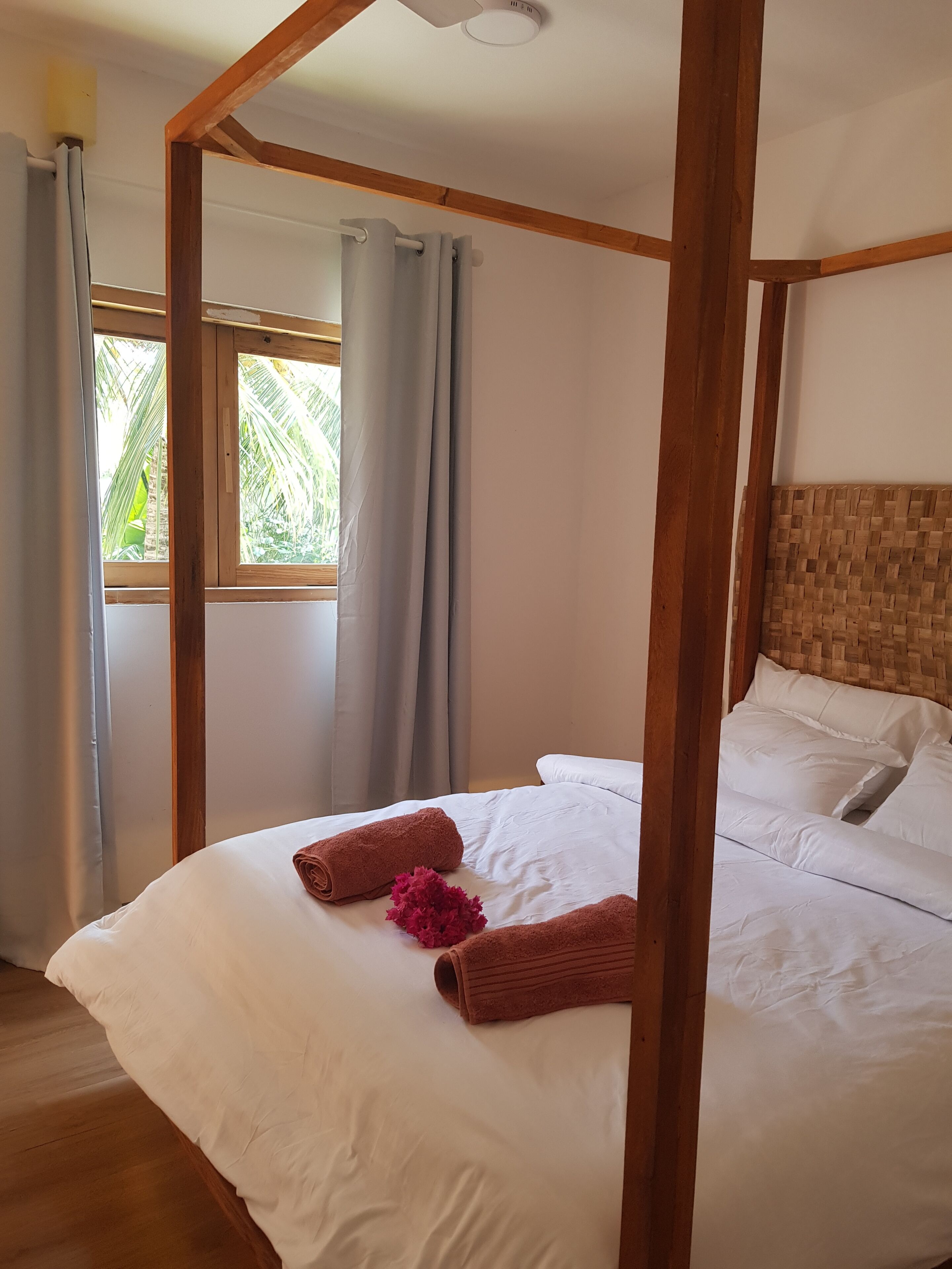 6 Schlafzimmer, Schreibtisch, WLAN, Bettwäsche