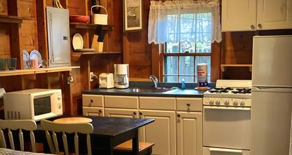 Studio Cottage Getaway Blossoms Cottage #5