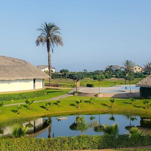 Property grounds - HOP Buzios: Style, comfort & large pool (Chincha Baja)