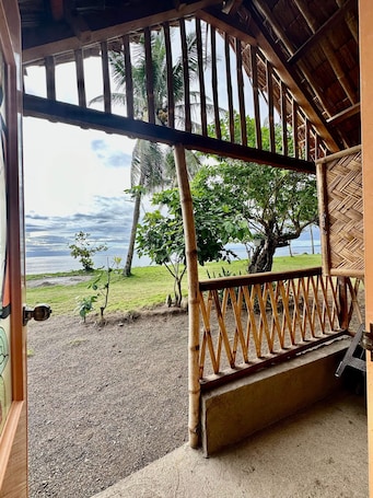 Traditional-Einzelzimmer, 1 Schlafzimmer, Meerblick | Terrasse/Patio. Emmalyn's Paradise Resort
