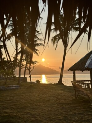 Private beach, free beach cabanas, snorkelling, beach bar - Emmalyn's Paradise Resort (San Andres)