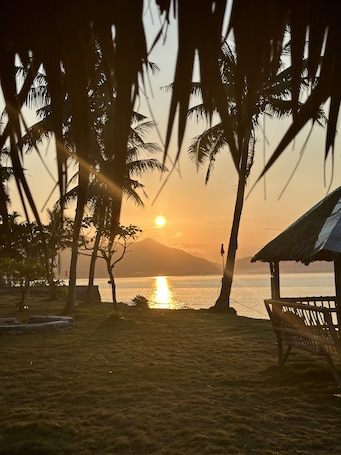 Private beach, free beach cabanas, snorkeling, beach bar