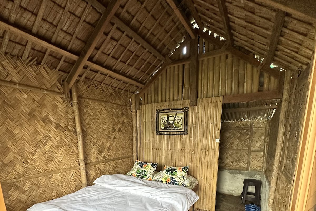 Traditional Single Room | Premium bedding, down duvets, memory-foam beds, blackout curtains