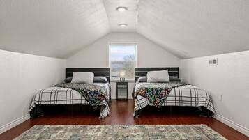 3 bedrooms, desk, WiFi
