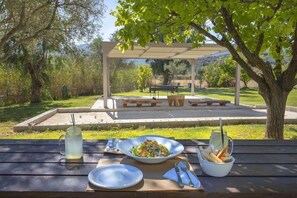 Outdoor dining - Sami Beach Hotel (Kefalonia)