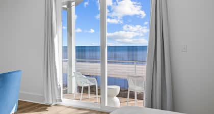 Isla Del Oro: 7BR Home- Beachfront, Priv. Pool, Pet Friendly, Sleeps 24!