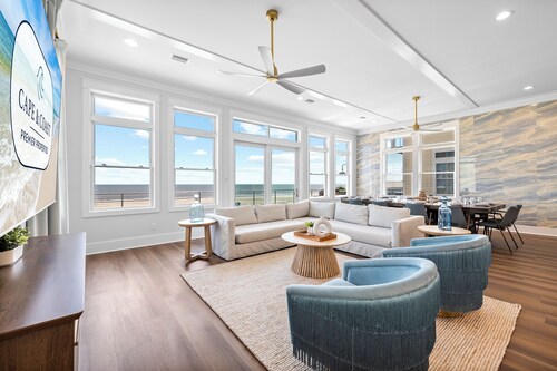 Silver Strand: Large 7 BR Beachfront Home- Sleeps 24, Pet Friendly, Priv. Pool
