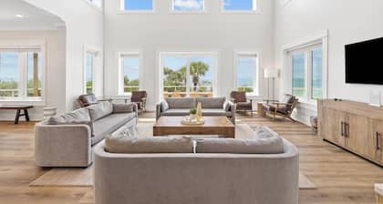 Skinny Legs: Stunning 10 BR Beachfront Home- Priv. Pool, Arcade Games, Sleeps 32