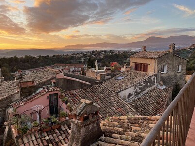 Belle Maison Située Face au Château-musée du Haut de Cagnes