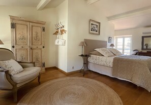 2 多间卧室、办公桌、熨斗/熨衣板、免费 WiFi