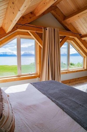 2 bedrooms - Oceanfront TimberFrame | Hot Tub | 2+acres (Homer)