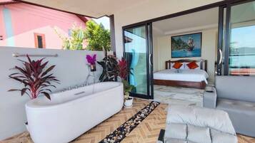 Deluxe Studio Suite | Terrace/patio