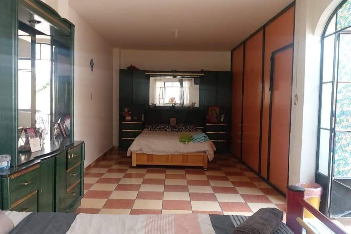 Slaapzaal | 1 slaapkamer, een bureau, gratis wifi