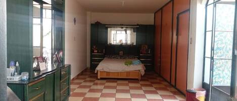 Shared Dormitory | Desk, free WiFi