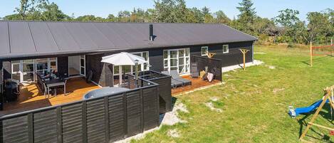 House | Outdoor dining