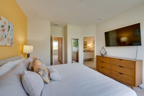 3 bedrooms, iron/ironing board, Internet, bed sheets - Townhome w/ Lanai ~ 9 Mi to Disney! (Clermont)