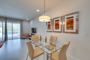 Dining - Townhome w/ Lanai ~ 9 Mi to Disney! (Clermont)