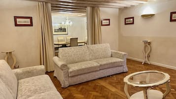 City Apartment | Living room