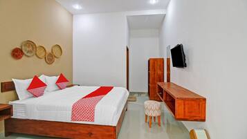 Escritorio, espacio para trabajar con laptop y wifi gratis