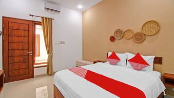 Escritorio, espacio para trabajar con laptop y wifi gratis