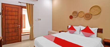 Deluxe Double Room | Desk, laptop workspace, WiFi (free), bed sheets