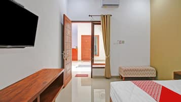 Deluxe Double Room | Desk, laptop workspace, free WiFi, bed sheets